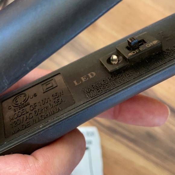 Chi Ceramic Hair straightener - Picture 4 of 4